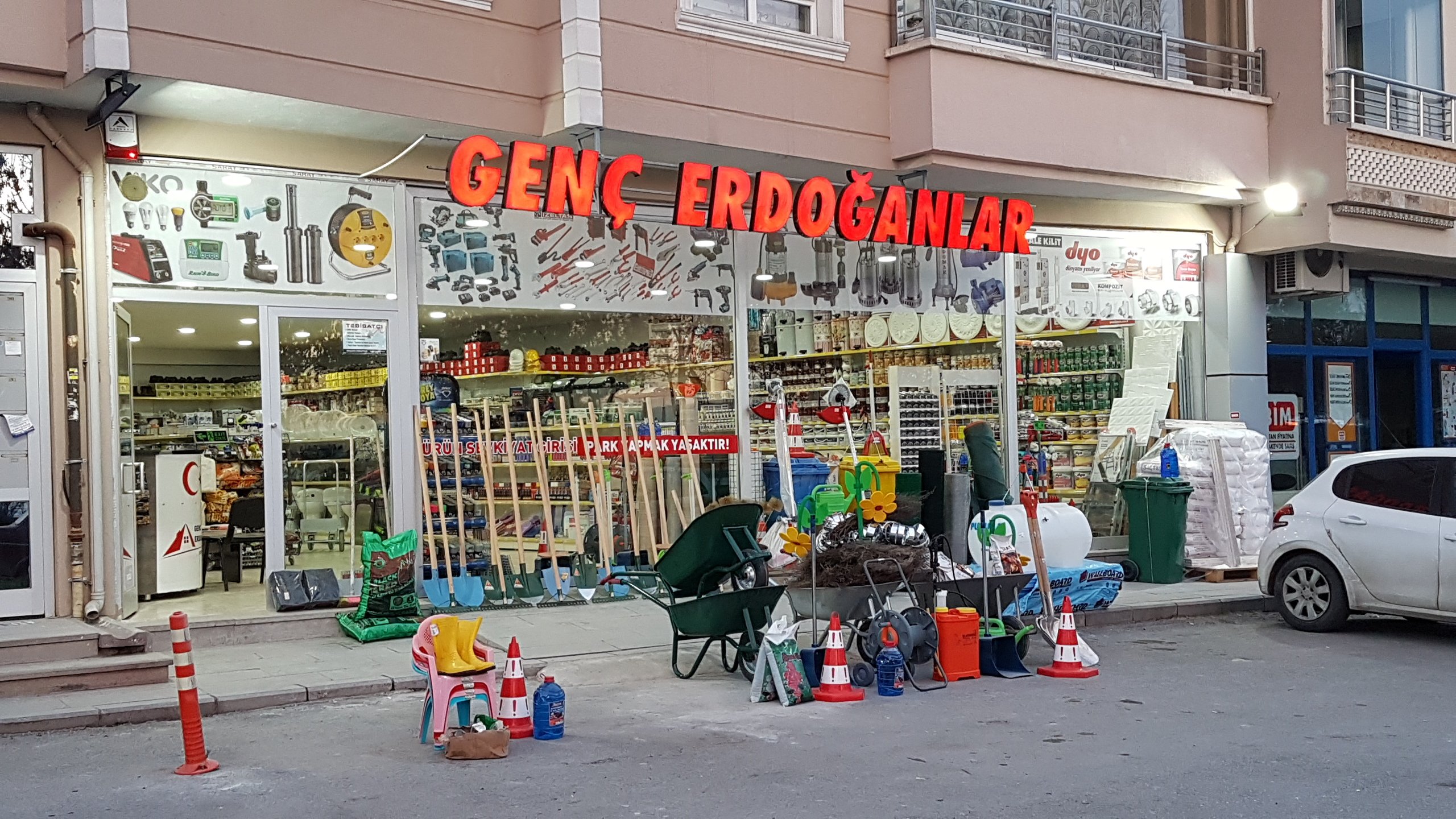 Genç Erdoğanlar Mağaza Cephesi